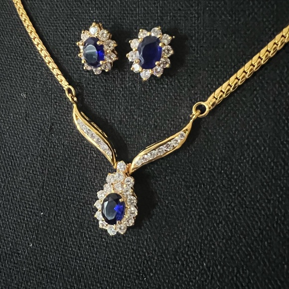Beautiful Formal Necklace and Earring Set - Picture 5 of 10